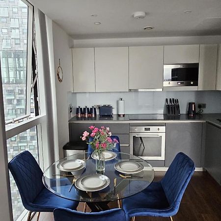 2 Bed Luxurious Apartments Canary Wharf Лондон Екстериор снимка