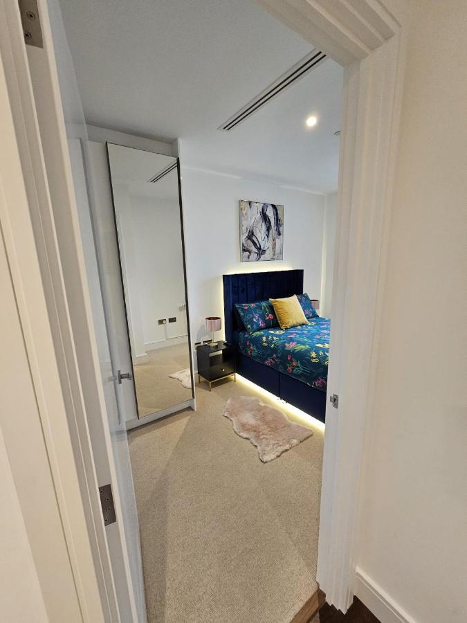 2 Bed Luxurious Apartments Canary Wharf Лондон Екстериор снимка