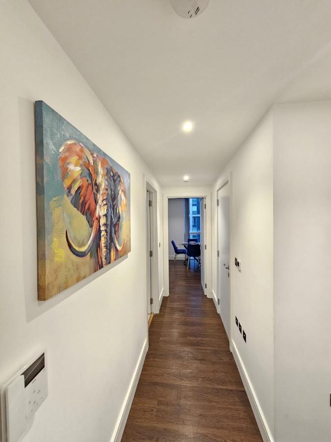 2 Bed Luxurious Apartments Canary Wharf Лондон Екстериор снимка
